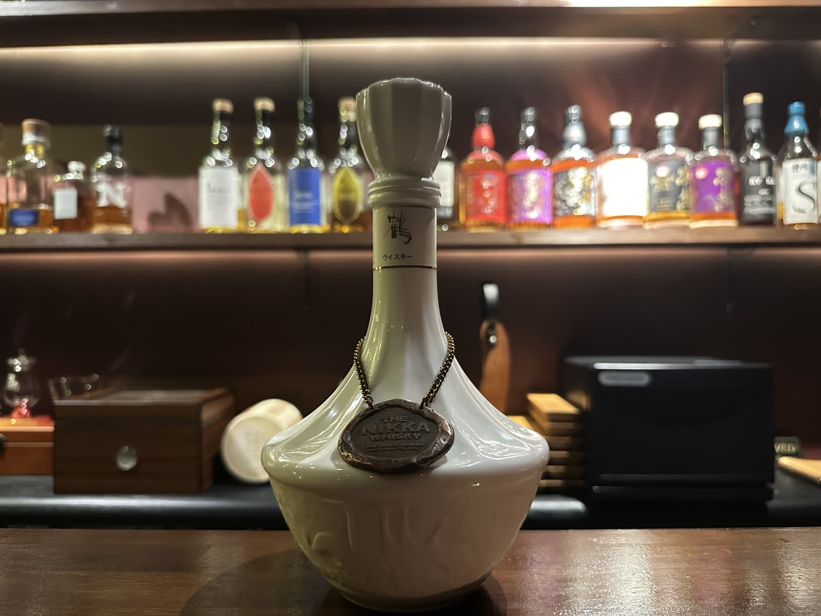 白い陶器ボトルのニッカウイスキー